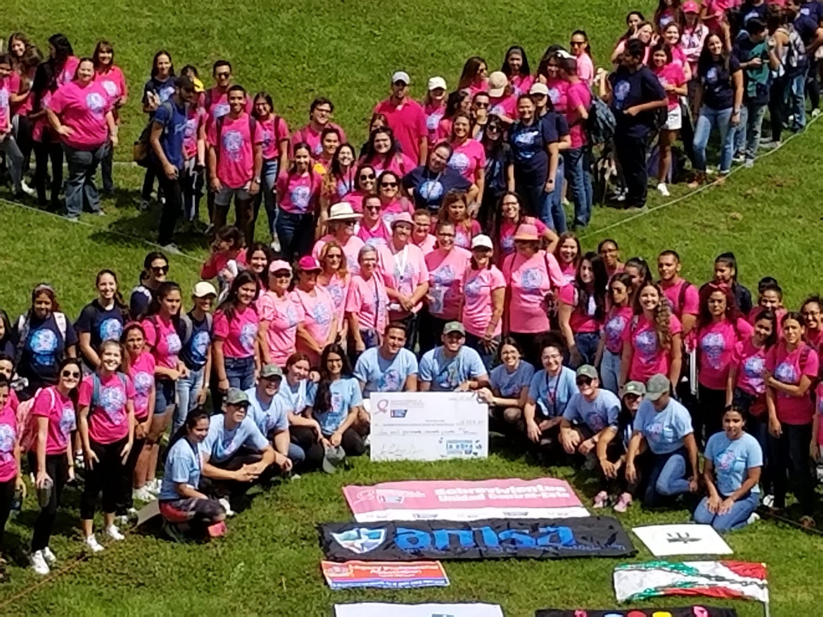 Forman Gigante Lazo Humano En La Upr Cayey Para Crear Conciencia Contra El C Ncer De Seno