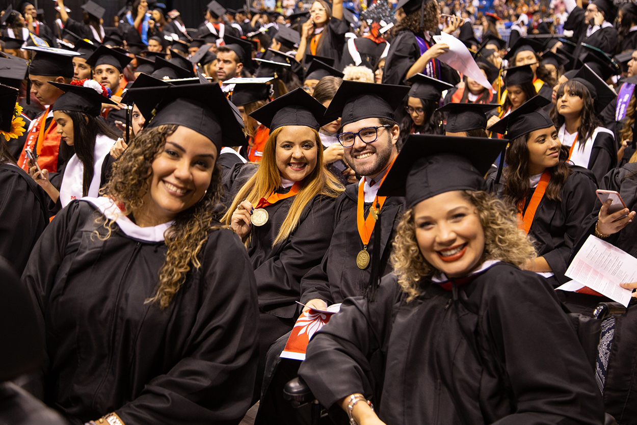 Graduandos UPR Río Piedras - Graduación 2019