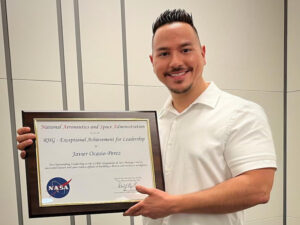 Foto. El ingeniero Javier Ocasio Pérez, egresado del RUM, fue reconocido por partida doble por la NASA. 