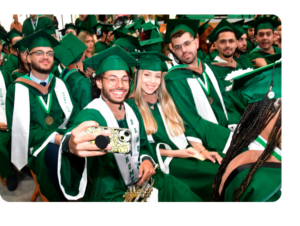 La Clase 2023 de la UPR se compone este año de más de 8 mil graduandos que recibirán diplomas de uno de los 240 programas académicos de la institución.