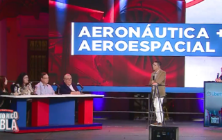 La rectora de la UPR en Aguadilla, Dra. Sonia Rivera, expone las oportunidades de la industria aeronáutica y aeroespacial para los jóvenes de la isla.