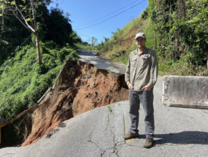 El doctor Stephen Hughes, catedrático del Departamento de Geología del RUM, es el coordinador de la recién establecida Oficina.