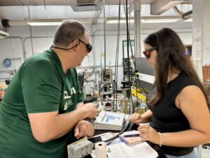 Investigadores en laboratorio