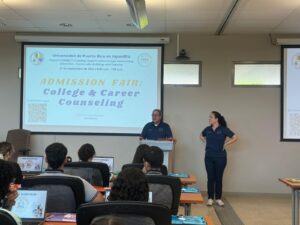 Los directores del Proyecto MSEIP CONNECT de UPR Aguadilla, el Dr. Jesús Lee-Borges y la Dra. Elddie Román durante la orientación a los estudiantes.