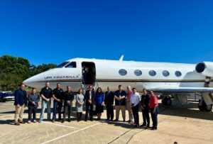 Entre los asistentes a la conferencia de prensa se encontraban representantes del Aeropuerto Rafael Hernaìndez de Aguadilla, Bomberos del Aeropuerto, Collins Aerospace, Lufthansa Technik Puerto Rico, Pratt & Whitney Puerto Rico, entre otros