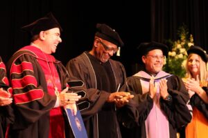 Dr. Luis A. Ferrao, presidente UPR, Dr. Daniel Lind, y Dr. Carlos A. Galiano, rector