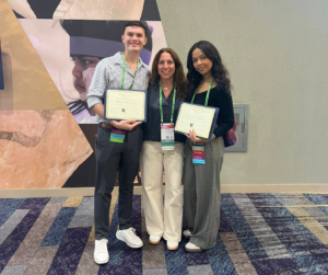 Los estudiantes Mariely Morales Burgos y Emanuel Echevarría Bonet fueron premiados en la categoría de biología molecular por sus proyectos de investigación